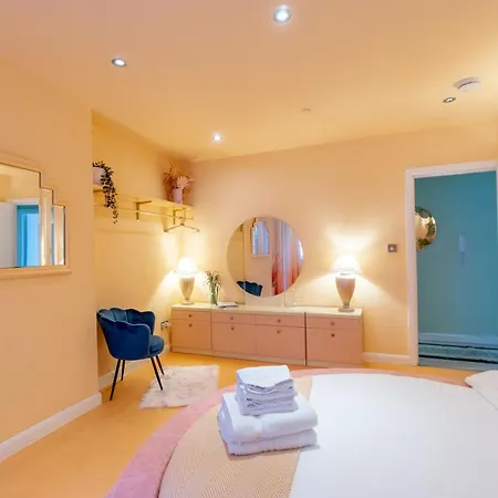 The Courtyard Suite By Margate Suites Exterior photo