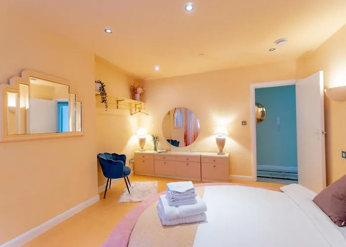The Courtyard Suite By Margate Suites